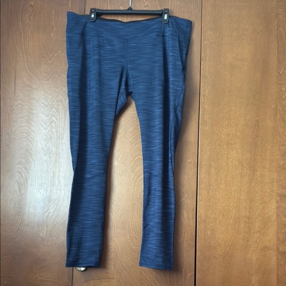Under Armour NWT XXL Blue and Black Textured Leggings